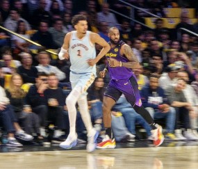 开云体育下载-帕克：文班最终能和乔詹佛同一级别 他唯一要做的就是夺冠